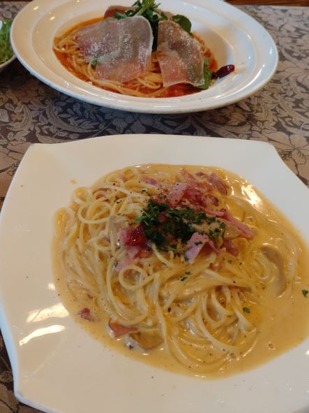 生ハムのパスタとカルボナーラ