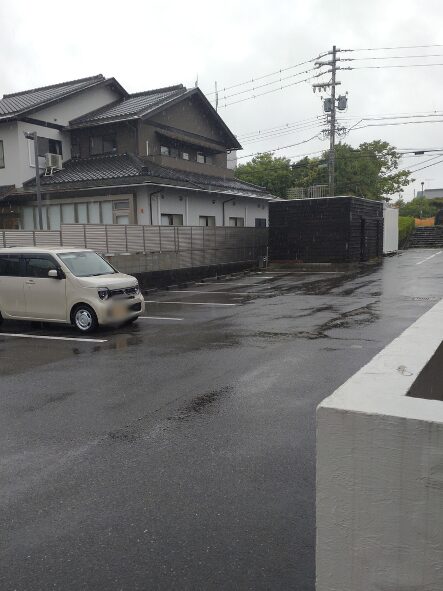 「リヴェール二ッ坂」駐車場