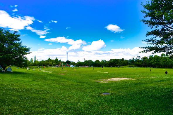 「あいち健康の森公園」大芝生広場