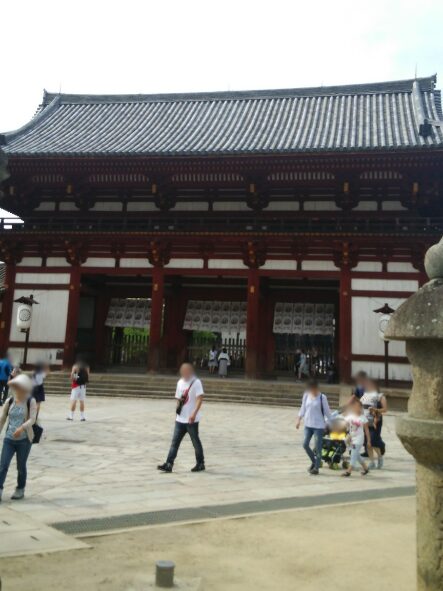 「東大寺 大仏殿」前の広場から