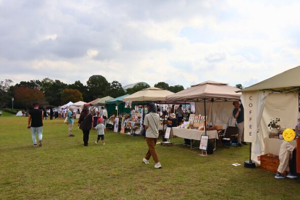 「ウェルネスマルシェ」イベント時の「あいち健康の森公園大芝生広場」の様子