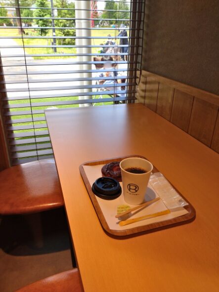 イートインコーナーのテーブル席