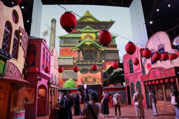 『千と千尋の神隠し』の「油屋と不思議な街」
