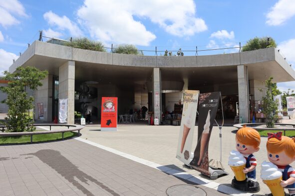 「地球市民交流センター」の「南口エントランス」付近の様子