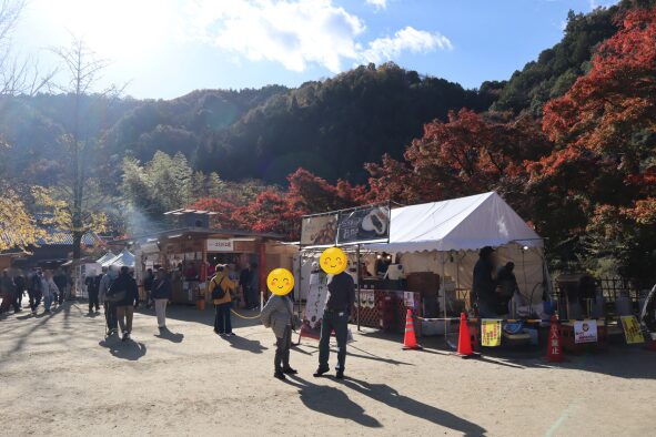 香嵐渓広場の出店の様子