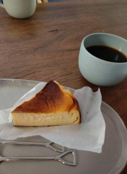 バスクチーズケーキとコーヒー