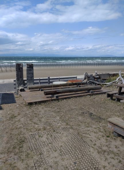 「Whole cafe」から海を見たところ