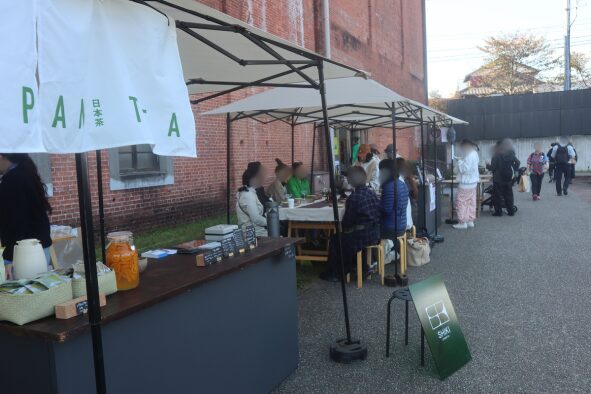 半田赤レンガ建物で開催された「tea festival CHAKOBA 2025」の時の様子