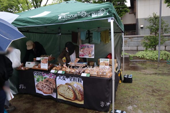 「芝生広場」に出店された「まめぱん」の様子