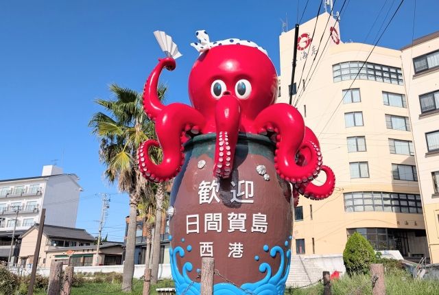 日間賀島西港のタコのオブジェ
